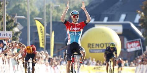 Jenno Berckmoes wint eerste profeditie Muur Classic  .